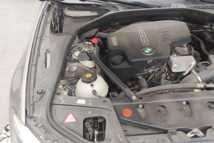 Used BMW 5 Series 2014 525Li Leading Model Engine Bay Right