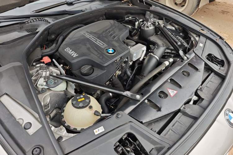 Used BMW 5 Series 2014 525Li Leading Model Engine Bay Right