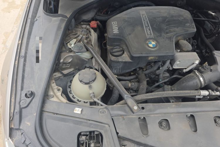 Used BMW 5 Series 2014 525Li Luxury Design Package Engine Bay Right