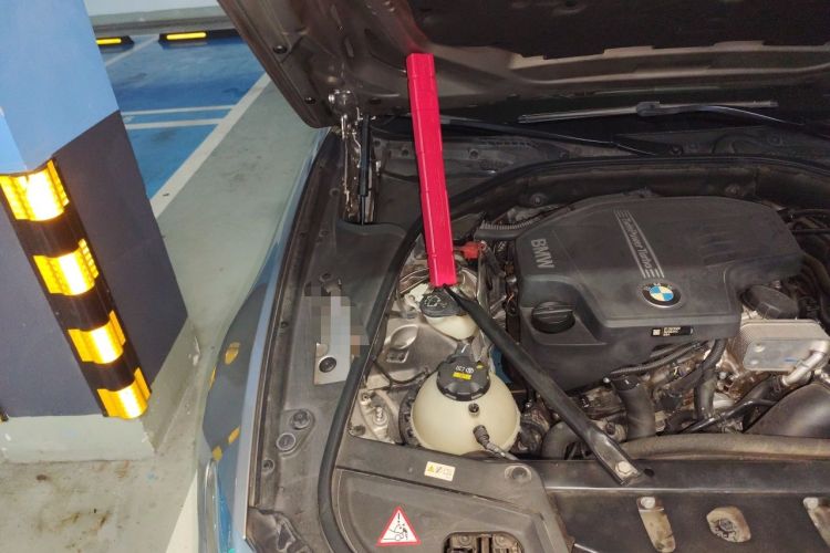 Used BMW 5 Series 2014 525Li Leading Model Engine Bay Right