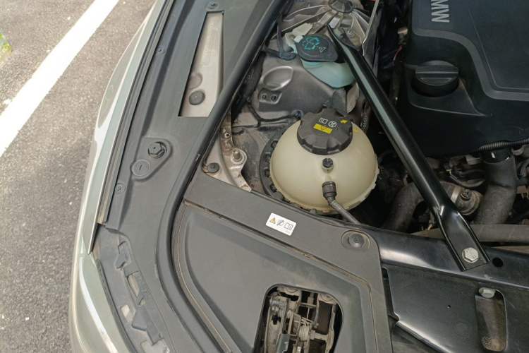 Used BMW 5 Series 2014 525Li Luxury Design Package Engine Bay Right