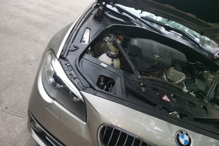 Used BMW 5 Series 2014 525Li Luxury Design Package Engine Bay Right