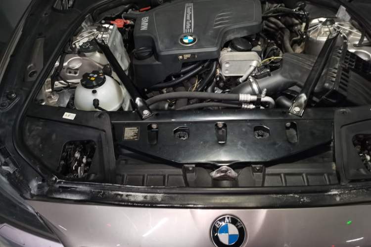 Used BMW 5 Series 2014 525Li Leading Model Engine Bay Right