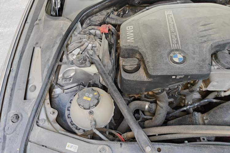 Used BMW 5 Series 2014 525Li Luxury Design Package Engine Bay Right