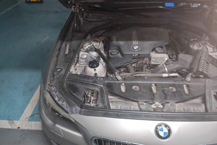 Used BMW 5 Series 2014 520Li Elegant Model Engine Bay Right