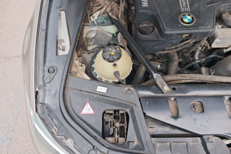 Used BMW 5 Series 2014 525Li Leading Model Engine Bay Right