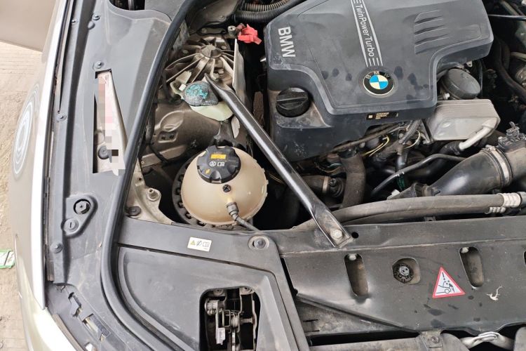 Used BMW 5 Series 2014 525Li Luxury Design Package Engine Bay Right
