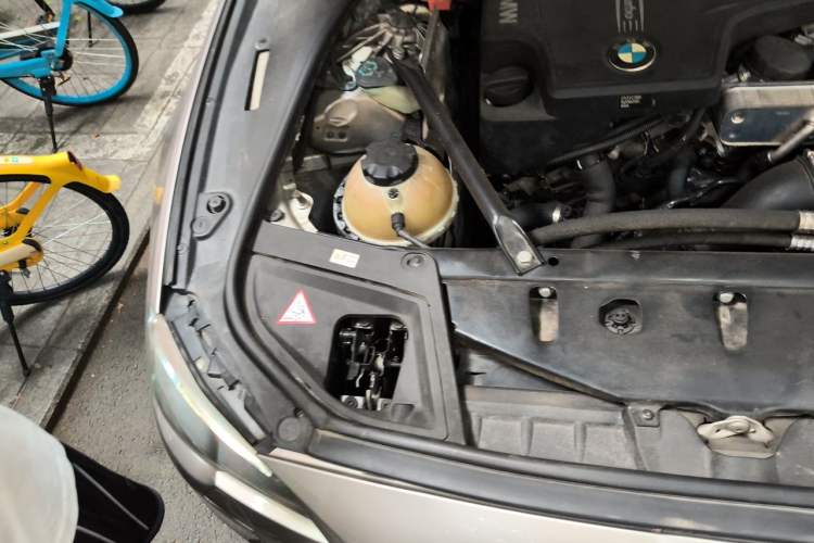 Used BMW 5 Series 2014 520Li Elegant Model Engine Bay Right