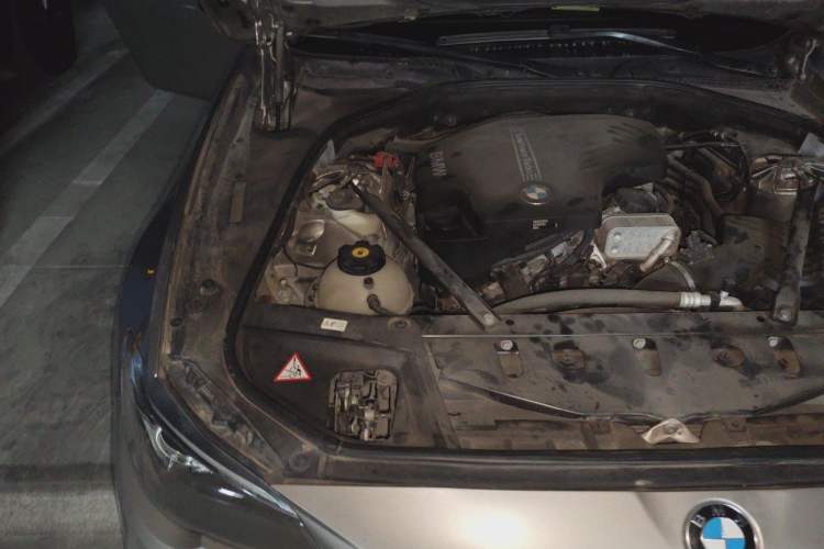 Used BMW 5 Series 2014 525Li Luxury Design Package Engine Bay Right