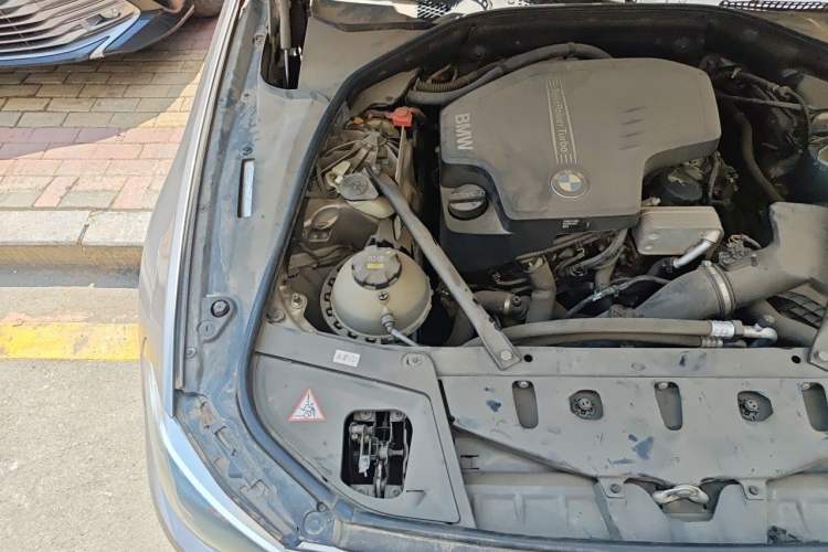 Used BMW 5 Series 2014 520Li Elegant Model Engine Bay Right