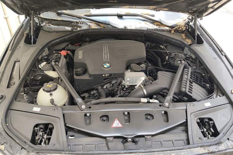 Used BMW 5 Series 2014 528Li Fashion Design Package Engine Bay