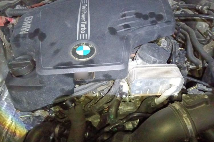 Used BMW 5 Series 2014 525Li Leading Model Engine Bay