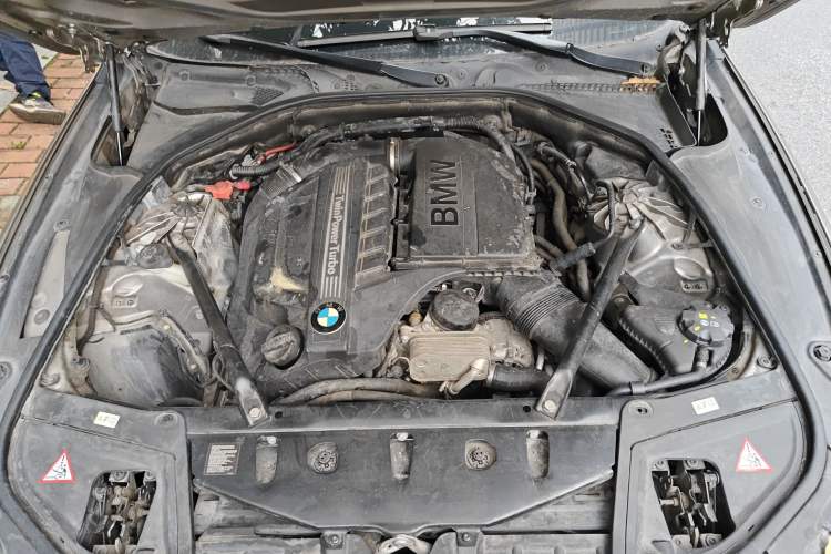 Used BMW 5 Series 2014 535Li Leading Model Engine Bay