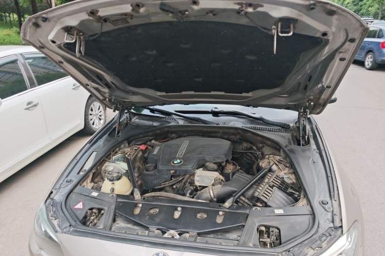 Used BMW 5 Series 2014 525Li Leading Model Engine Bay