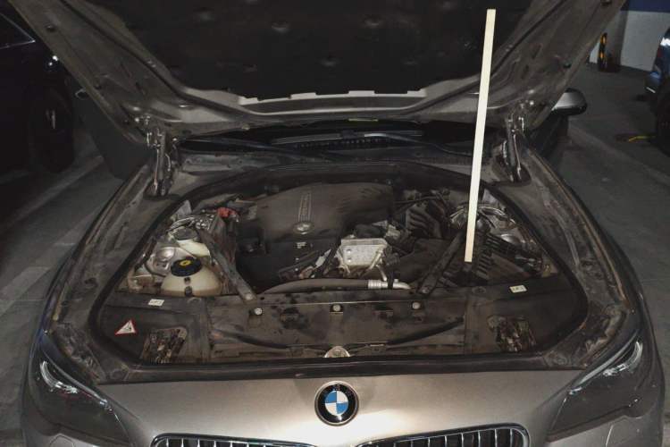 Used BMW 5 Series 2014 525Li Luxury Design Package Engine Bay
