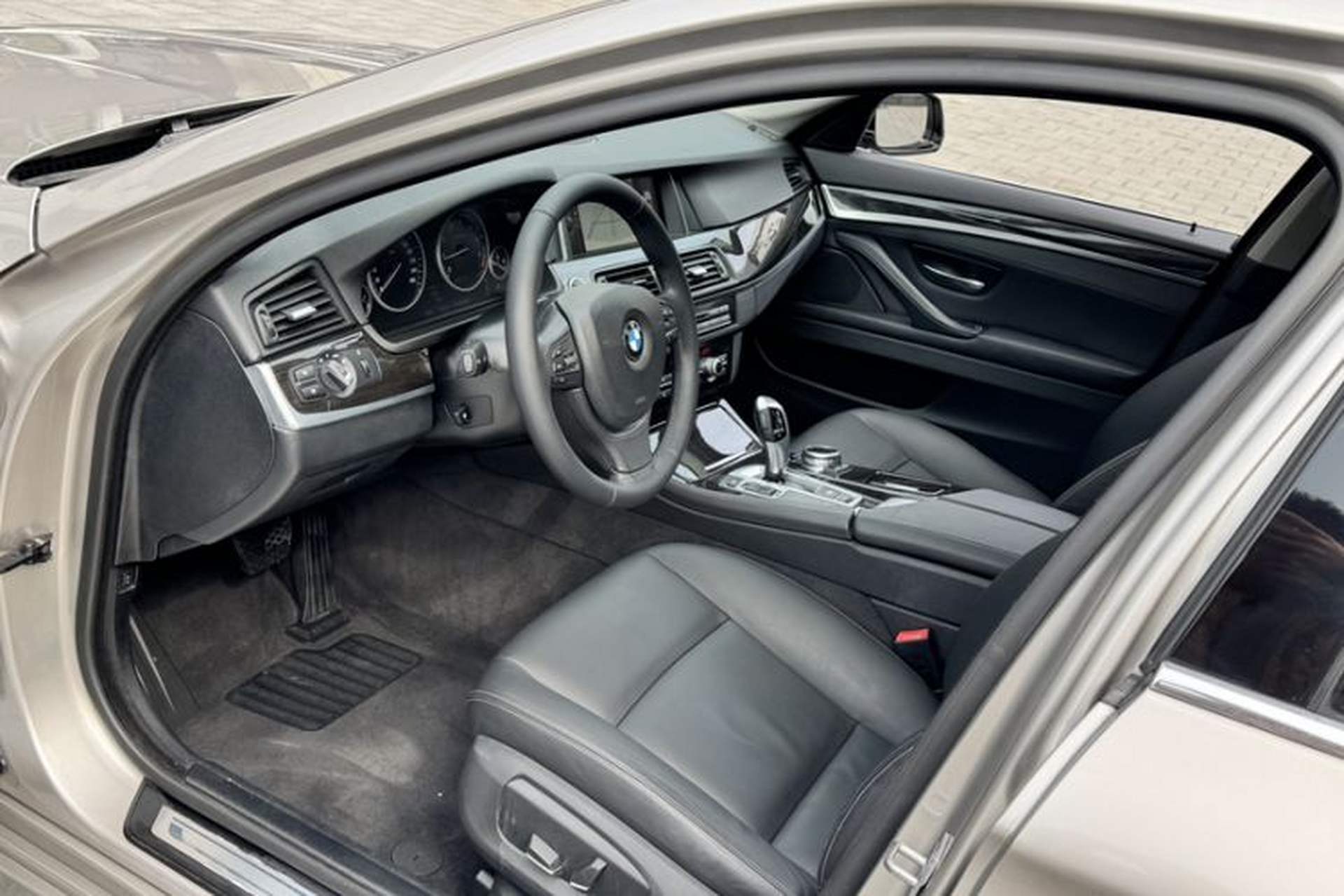 Used BMW 5 Series 2014 525Li Luxury Design Package Exterior 10