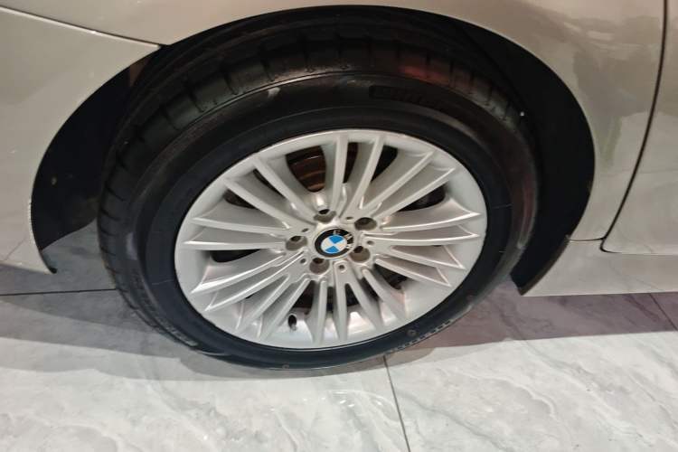 Used BMW 5 Series 2014 525Li Leading Model Exterior 2