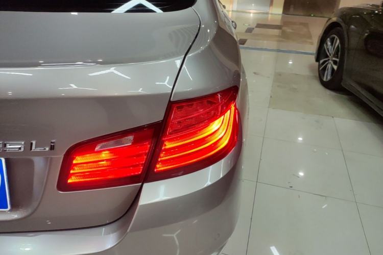 Used BMW 5 Series 2014 525Li Leading Model Exterior 3