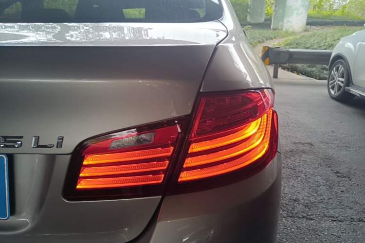 Used BMW 5 Series 2014 525Li Leading Model Exterior 3