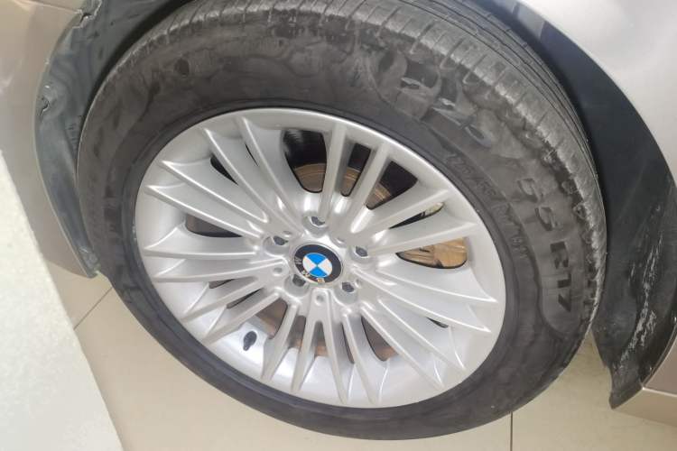 Used BMW 5 Series 2014 525Li Leading Model Exterior 4