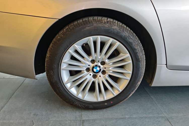 Used BMW 5 Series 2014 525Li Leading Model Exterior 5