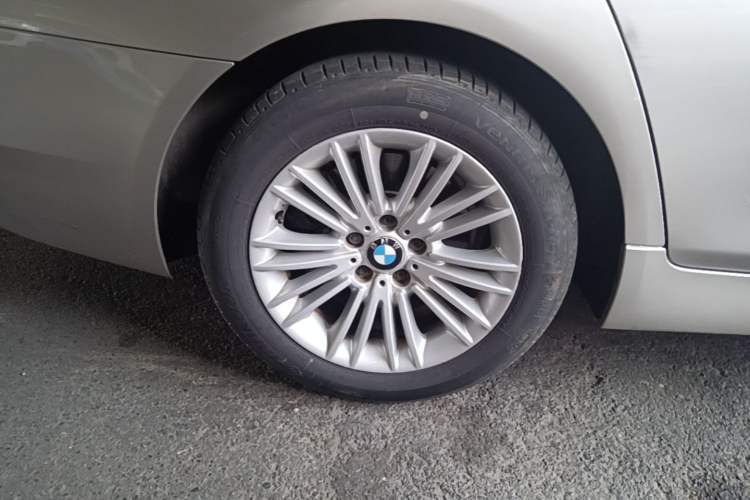 Used BMW 5 Series 2014 525Li Leading Model Exterior 5