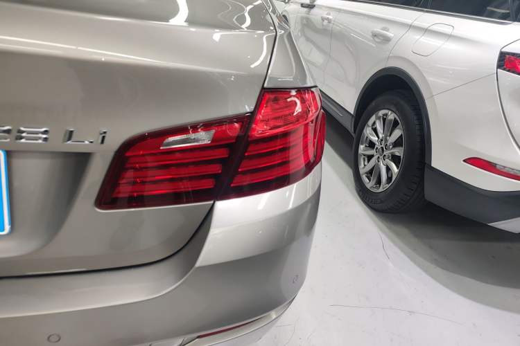 Used BMW 5 Series 2014 528Li Leading Model Exterior 6