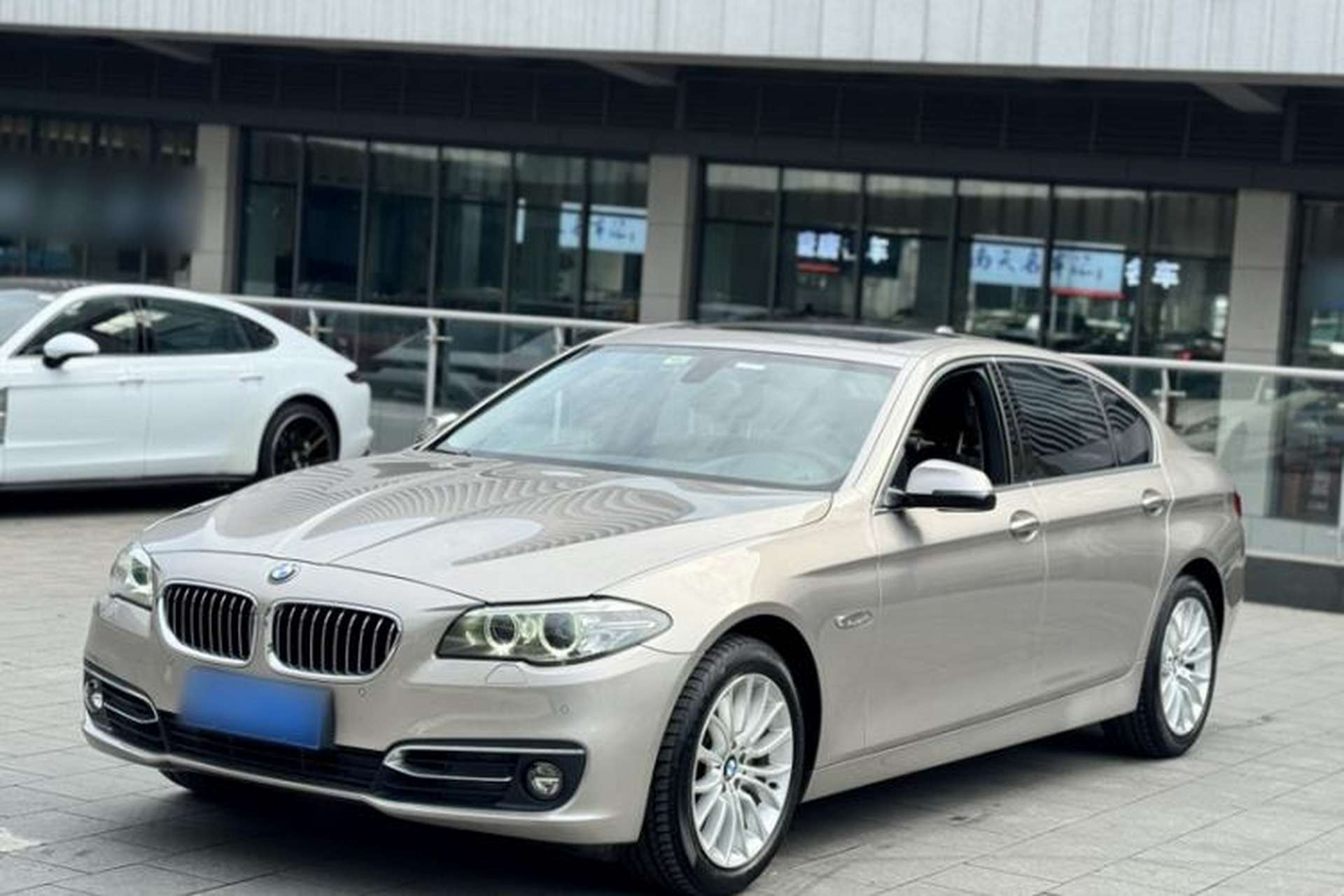 Used BMW 5 Series 2014 525Li Luxury Design Package Front Left 45 Deg