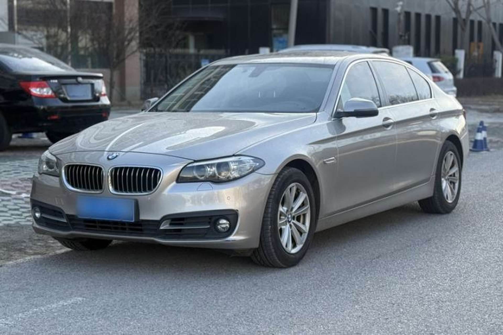 Used BMW 5 Series 2014 520Li Elegant Model Front Left 45 Deg