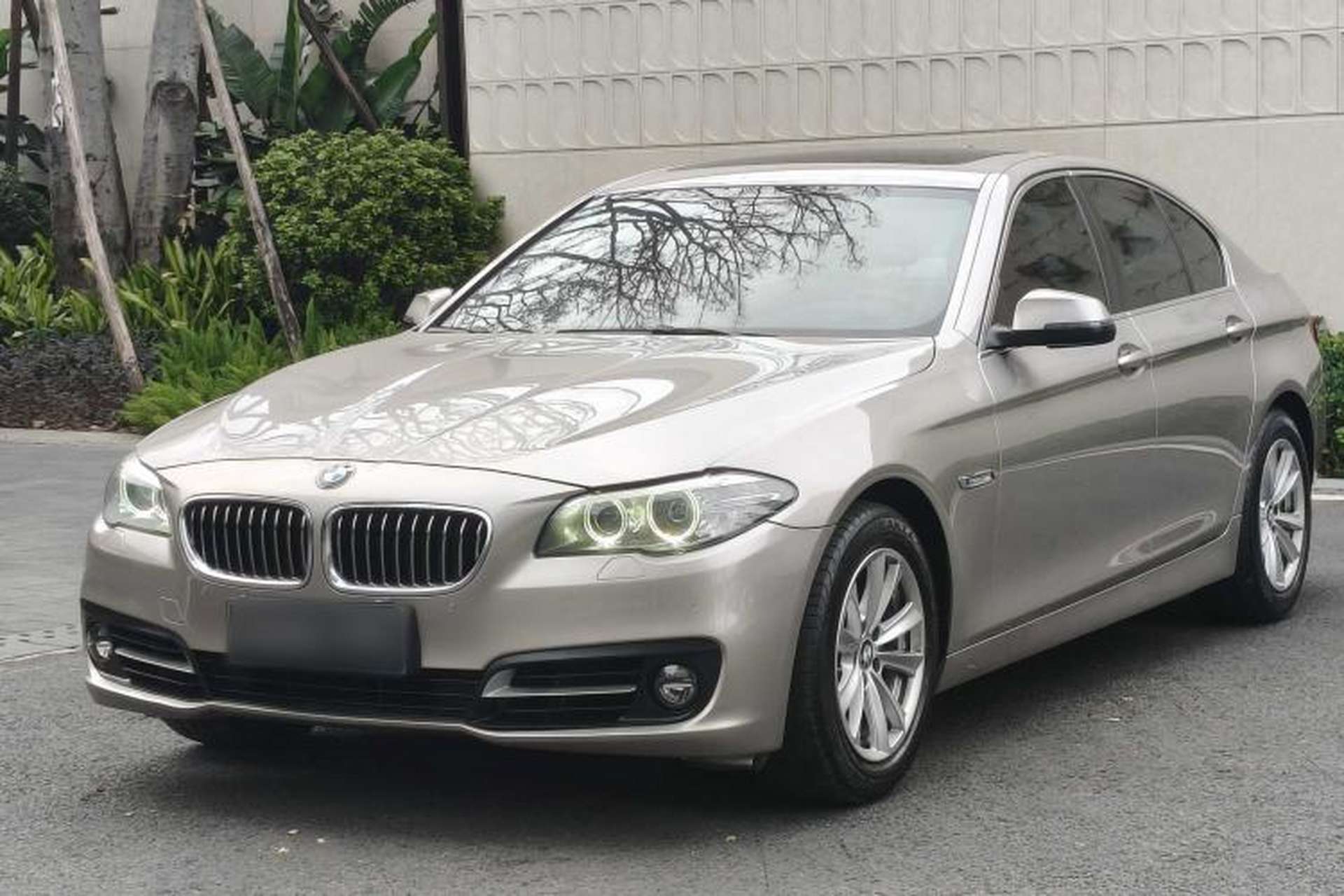 Used BMW 5 Series 2014 520i Elegant Edition Front Left 45 Deg