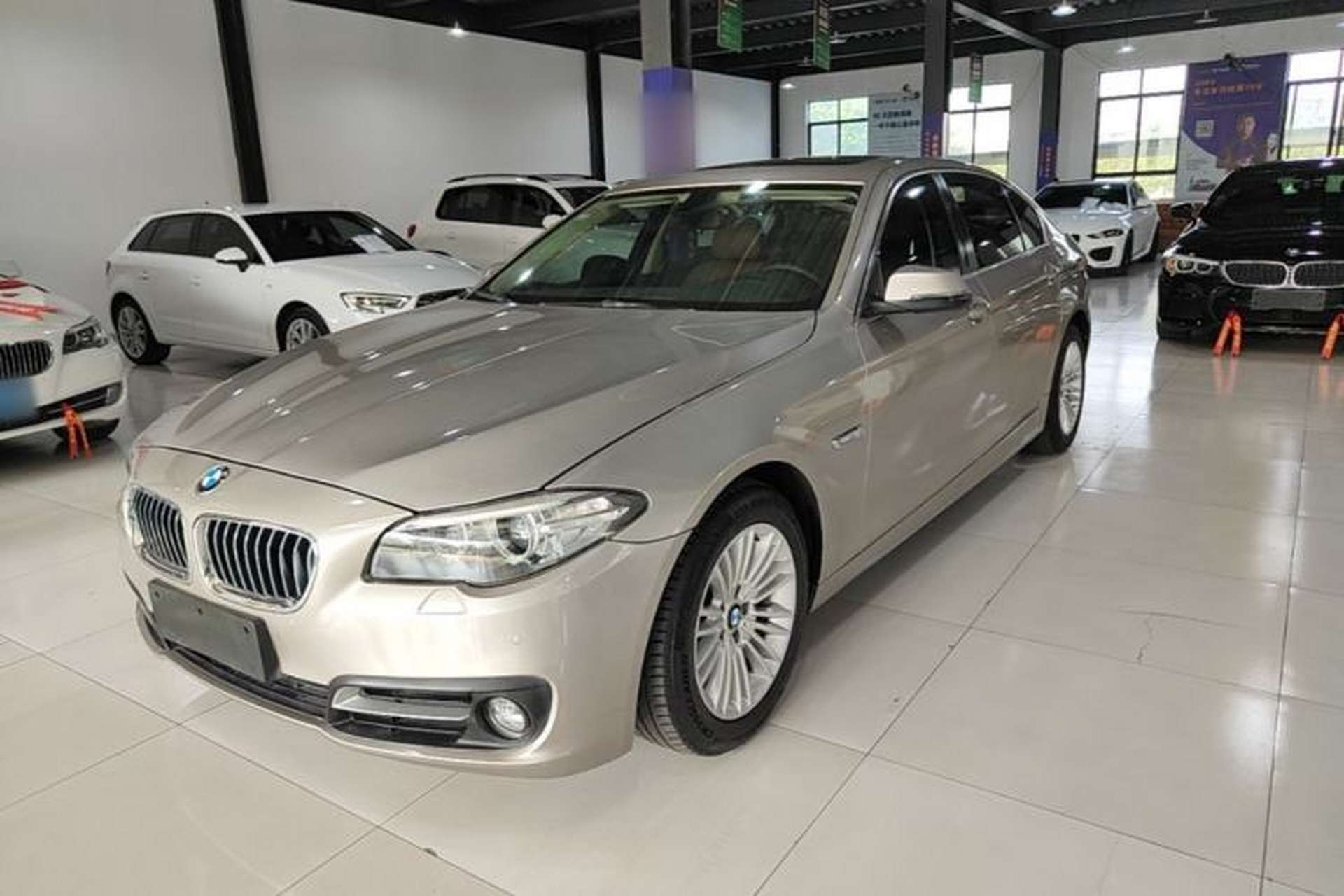 Used BMW 5 Series 2014 525Li Leading Model Front Left 45 Deg