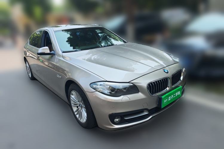 Used BMW 5 Series 2014 525Li Leading Model Front Right 45 Deg