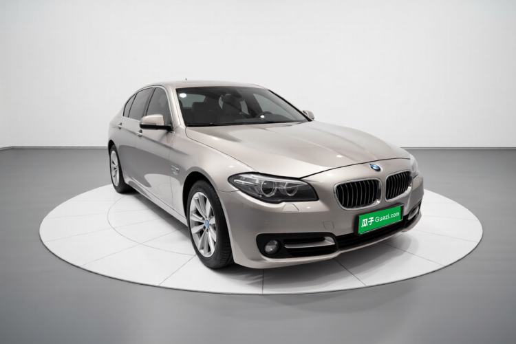 Used BMW 5 Series 2014 520Li Elegant Model Front Right 45 Deg