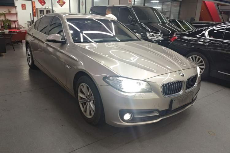 Used BMW 5 Series 2014 520Li Elegant Model Front Right 45 Deg