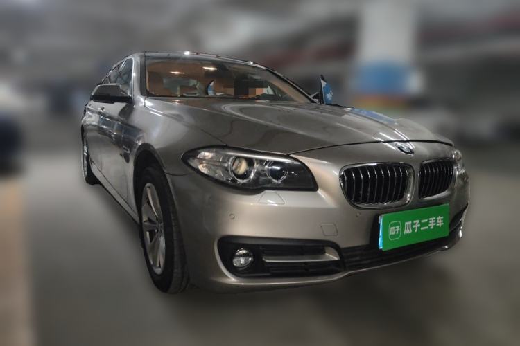 Used BMW 5 Series 2014 520Li Elegant Model Front Right 45 Deg