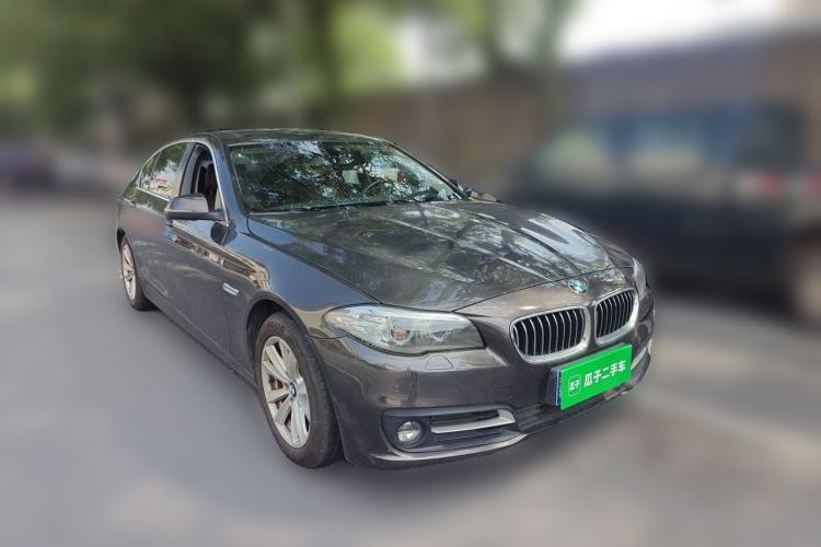 Used BMW 5 Series 2014 520Li Elegant Model Front Right 45 Deg