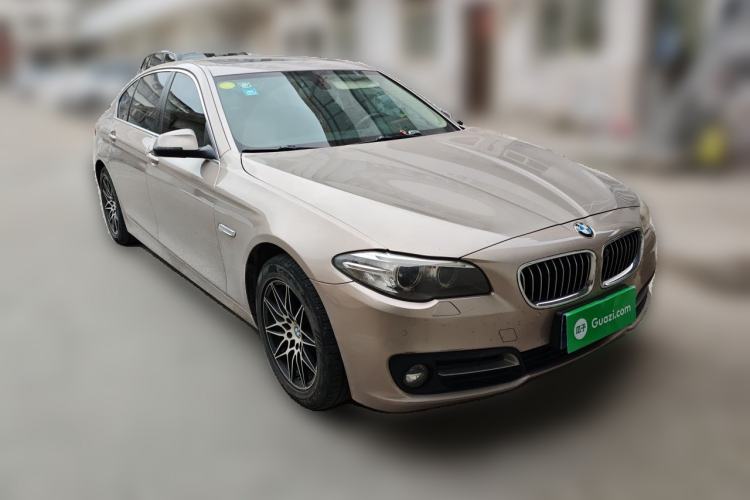 Used BMW 5 Series 2014 520Li Elegant Model Front Right 45 Deg