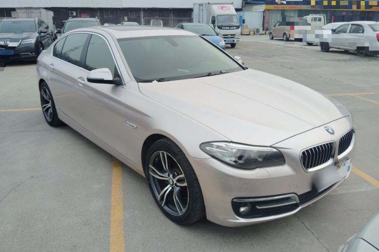 Used BMW 5 Series 2014 520Li Elegant Model Front Right 45 Deg