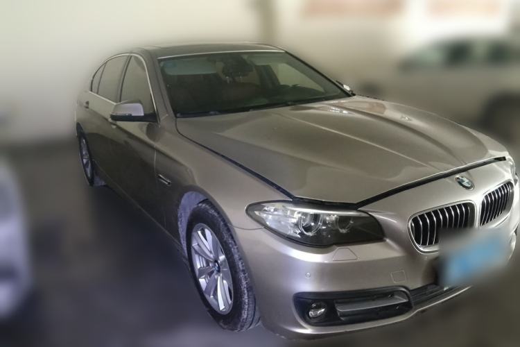Used BMW 5 Series 2014 520Li Elegant Model Front Right 45 Deg
