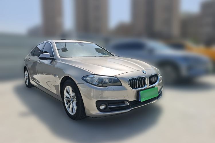 Used BMW 5 Series 2014 520Li Elegant Model Front Right 45 Deg