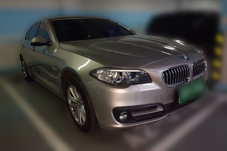 Used BMW 5 Series 2014 520Li Elegant Model Front Right 45 Deg