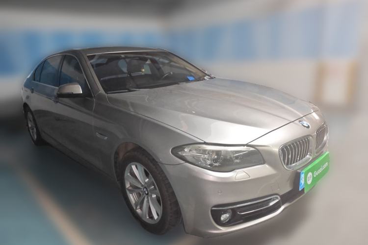 Used BMW 5 Series 2014 520Li Elegant Model Front Right 45 Deg