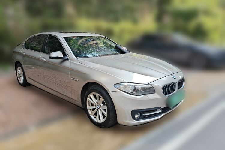 Used BMW 5 Series 2014 520Li Elegant Model Front Right 45 Deg