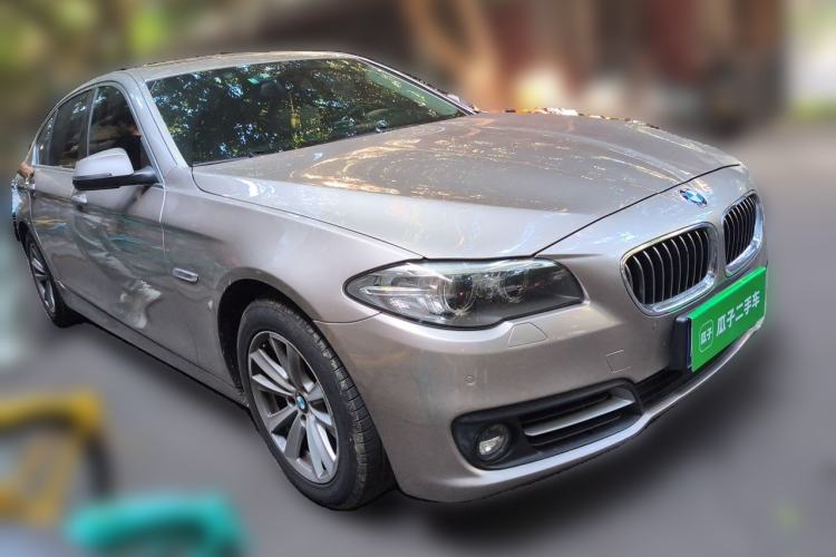 Used BMW 5 Series 2014 520Li Elegant Model Front Right 45 Deg