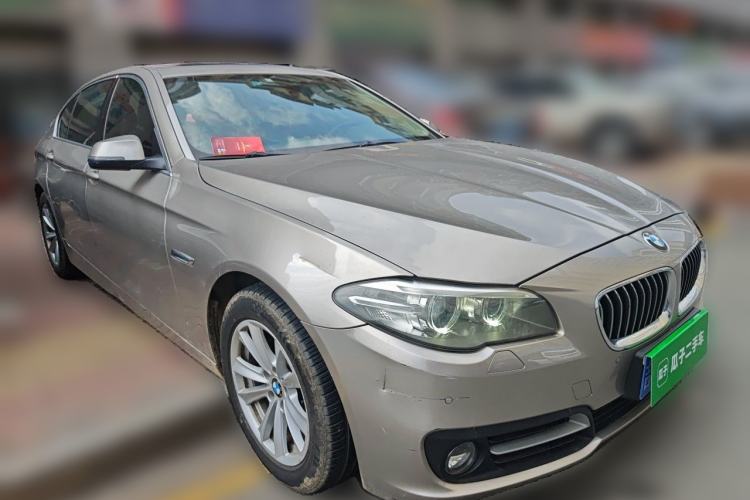 Used BMW 5 Series 2014 520Li Elegant Model Front Right 45 Deg