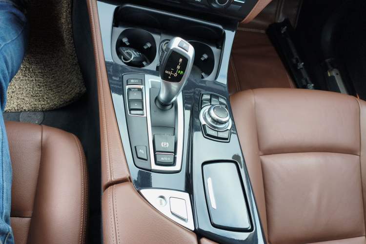 Used BMW 5 Series 2014 520i Elegant Edition Gear Lever