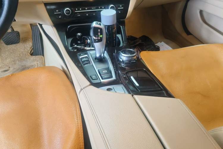 Used BMW 5 Series 2014 535Li Leading Model Gear Lever