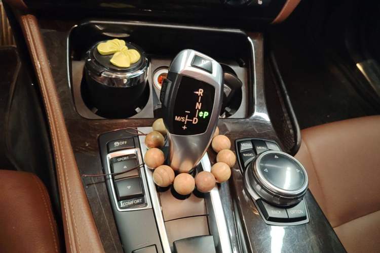 Used BMW 5 Series 2014 528Li xDrive Premium Edition Gear Lever