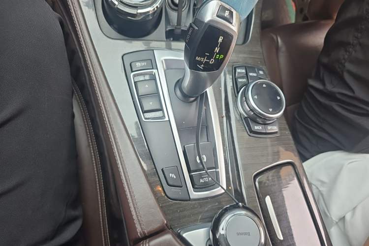 Used BMW 5 Series 2014 525Li Luxury Design Package Gear Lever