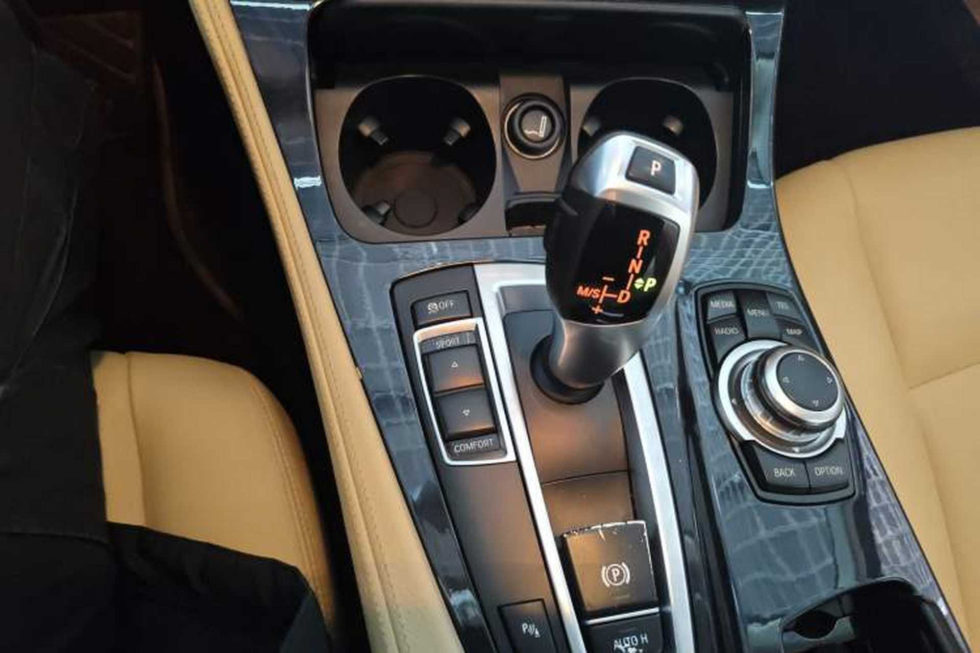 Used BMW 5 Series 2014 520i Elegant Edition Gear Lever